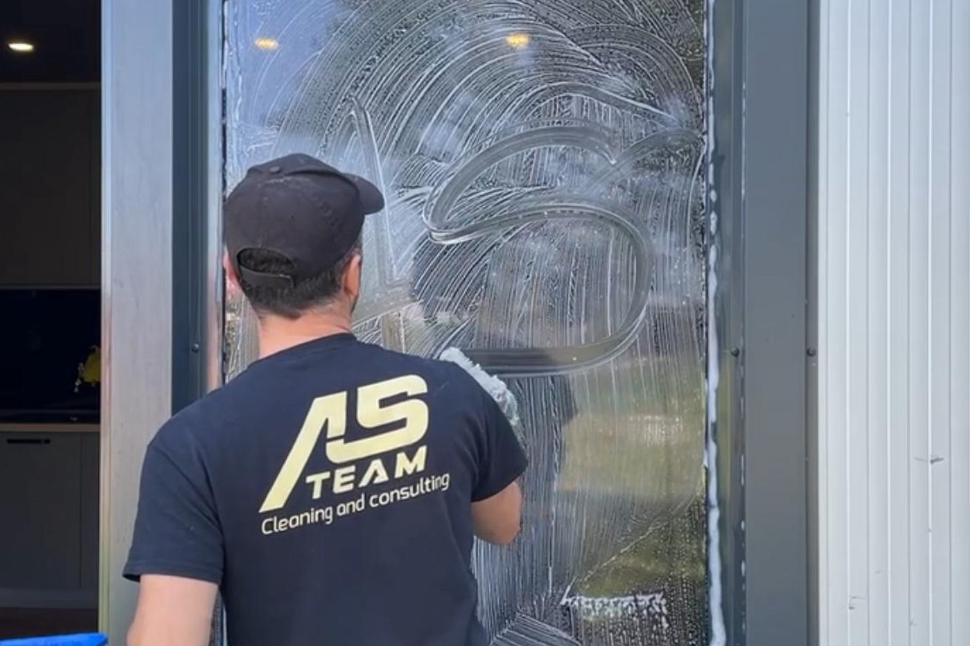 Curatenie eficienta in Arad: Alege echipa potrivita