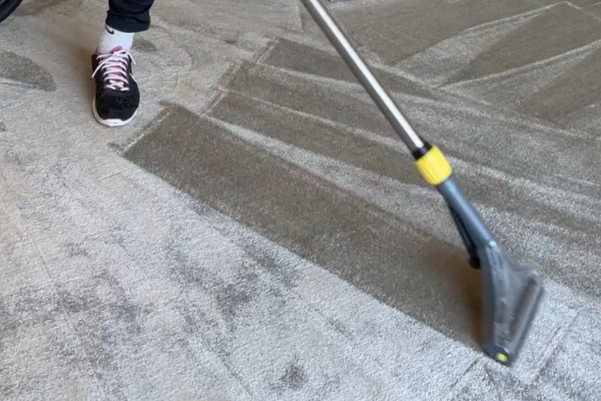 Cum sa cureti covoarele rapid si eficient?