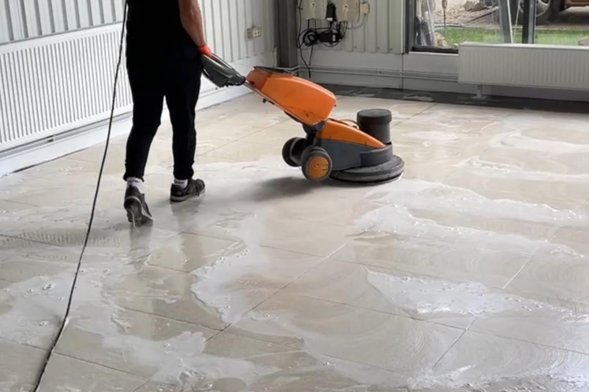 Cauti sfaturi pentru a curata gresia fara efort?