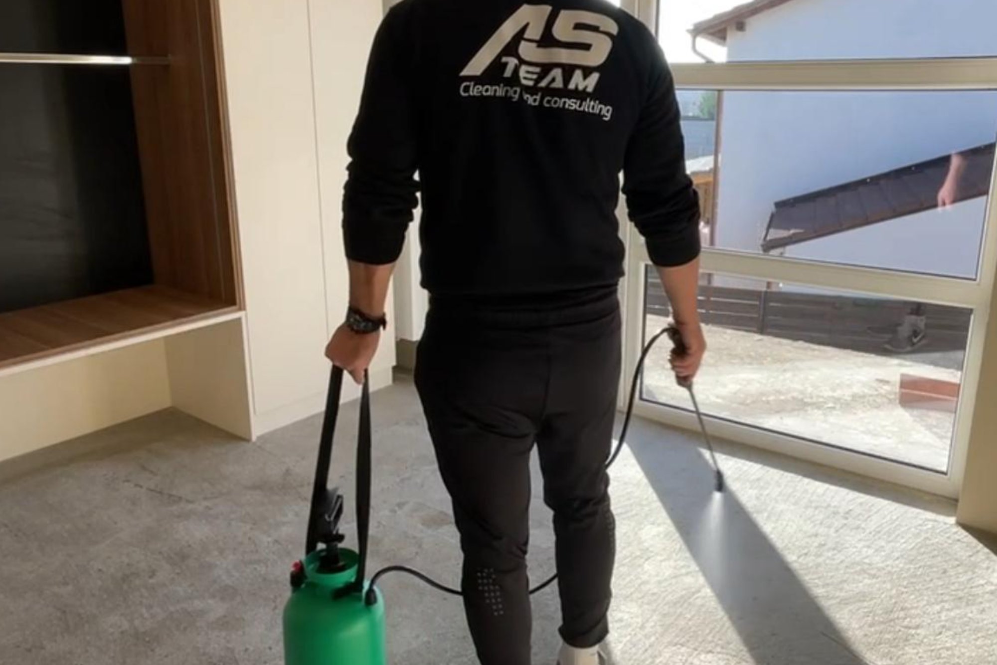 Cauti trucuri pentru curatarea parchetului rapid?