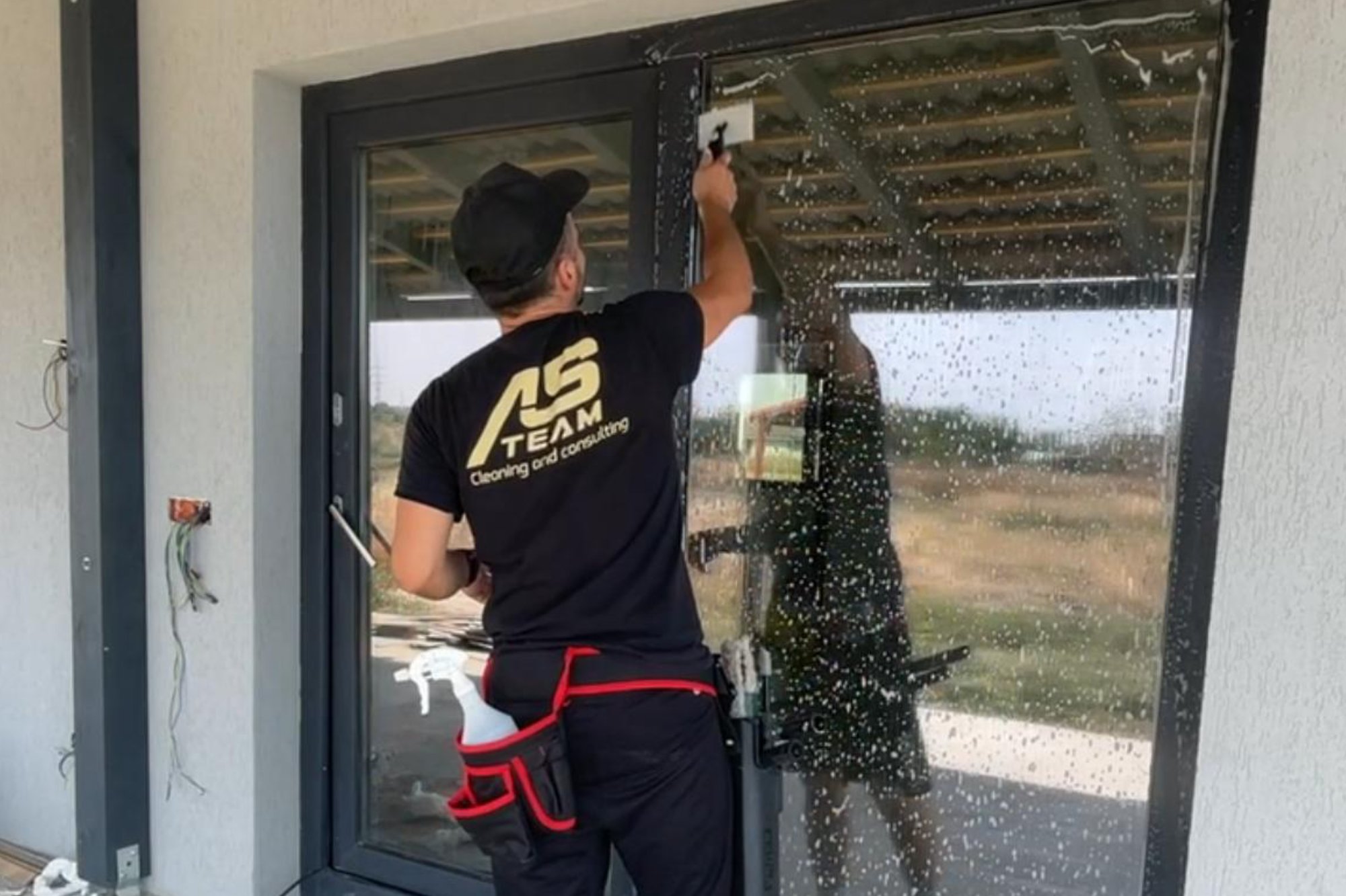 Cauti cele mai bune aparate pentru curatenia geamurilor?